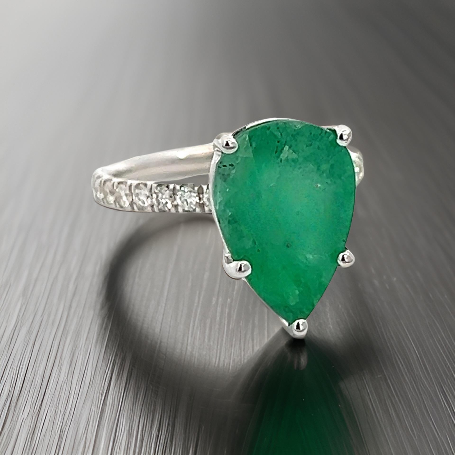 Natural Emerald Diamond Ring 6.5 14k WG 4.62 TCW Certified In New Condition For Sale In Brooklyn, NY