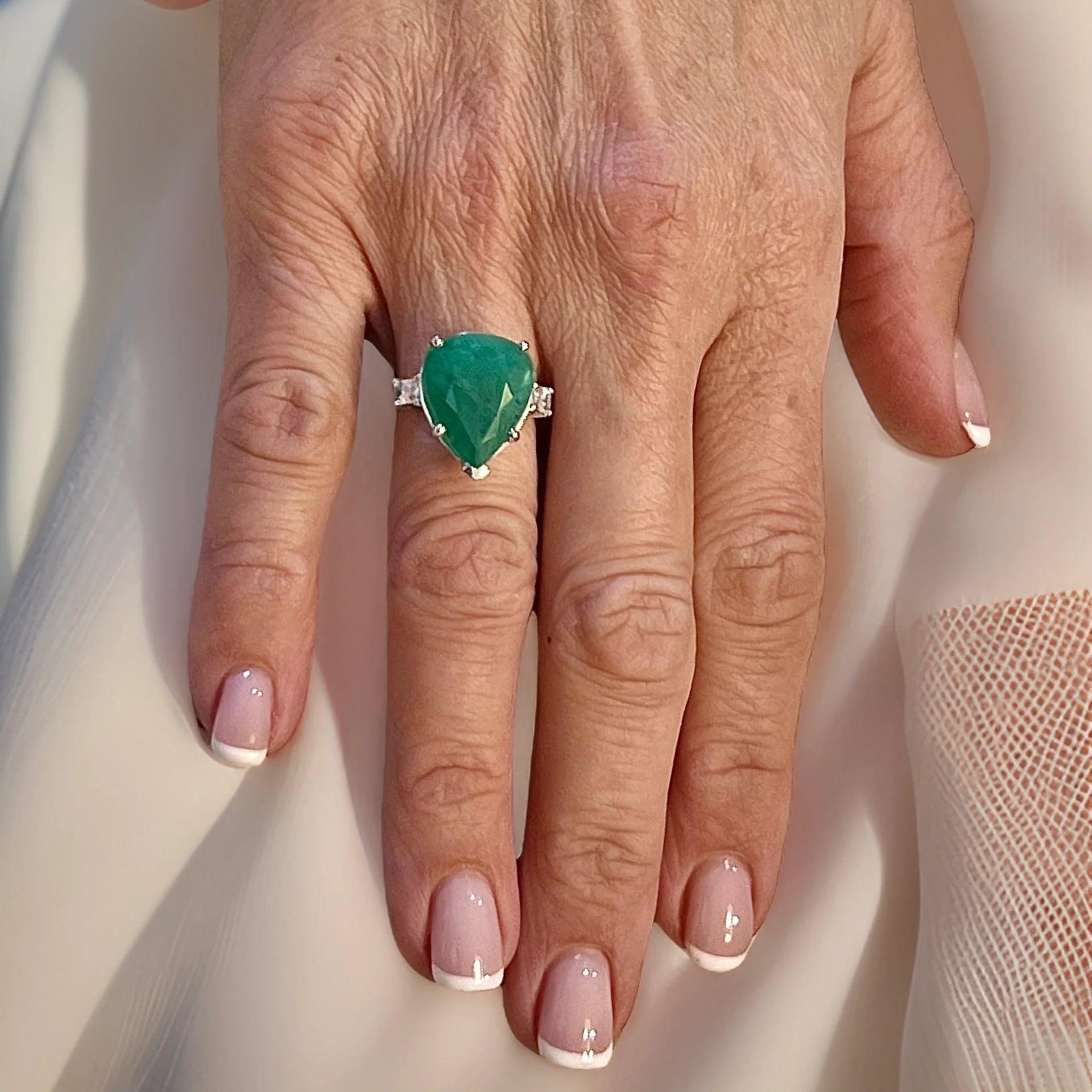 Natural Emerald Diamond Ring 7 14k White Gold 10.97 TCW Certified In Good Condition For Sale In Brooklyn, NY