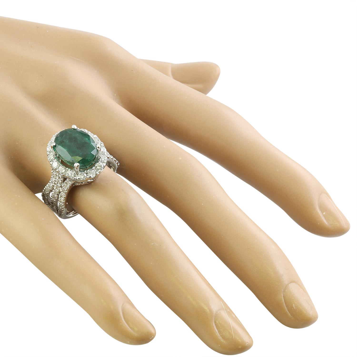 Emerald Elegance: Natural Emerald Diamond Ring in 14K White Gold In New Condition For Sale In Los Angeles, CA