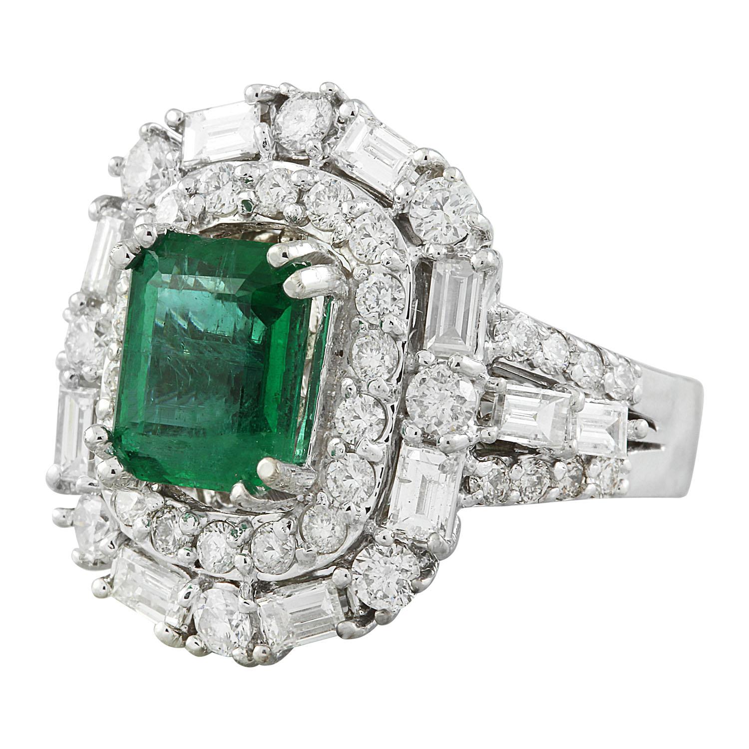 Natural Emerald Diamond Ring in 14 Karat Solid White Gold In New Condition For Sale In Manhattan Beach, CA