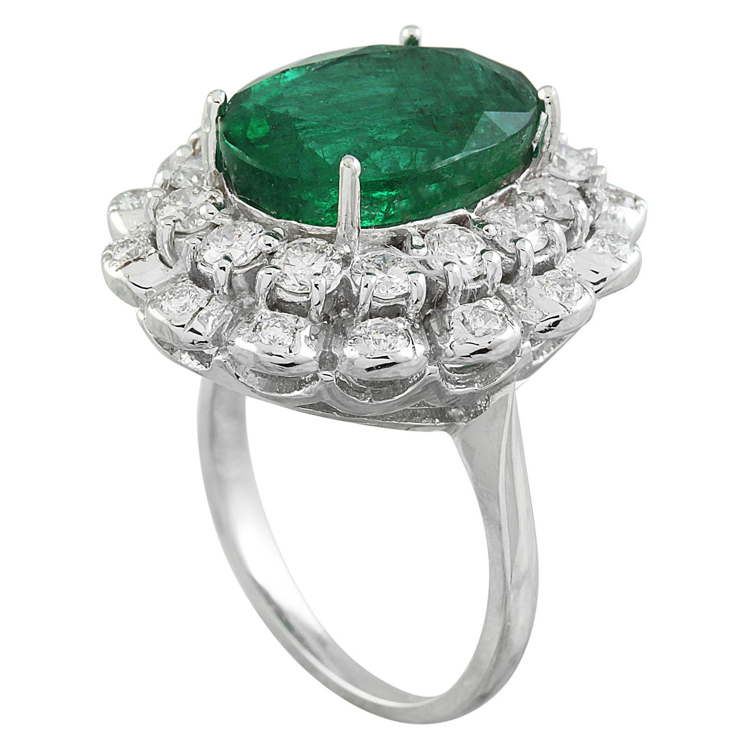 Natural Emerald Diamond Ring in 14 Karat Solid White Gold  In New Condition For Sale In Los Angeles, CA