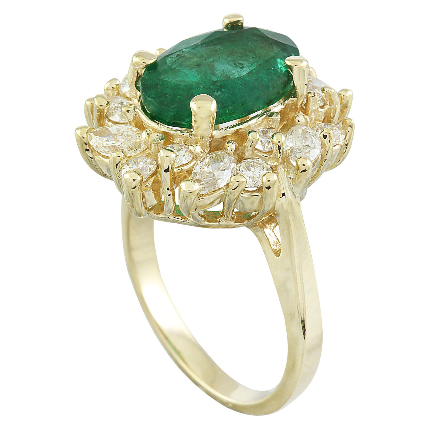 Natural Emerald Diamond Ring in 14 Karat Solid Yellow Gold In New Condition For Sale In Manhattan Beach, CA