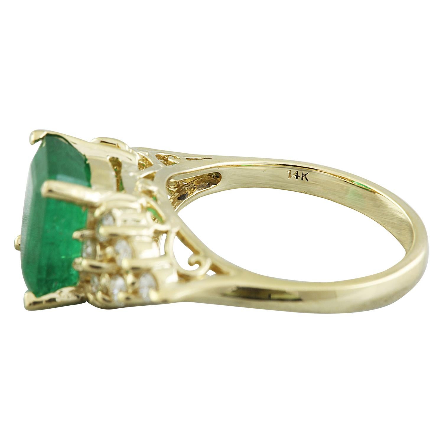 Natural Emerald  Diamond Ring In 14 Karat Yellow Gold In New Condition For Sale In Los Angeles, CA