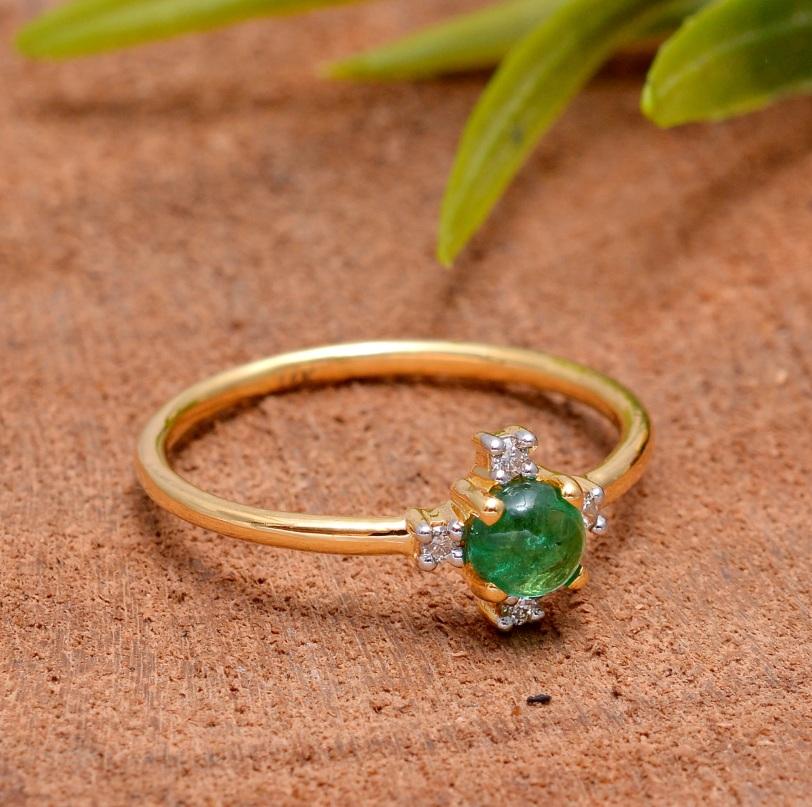 Asscher Cut Natural Emerald & Diamond Ring In 14k gold For Sale
