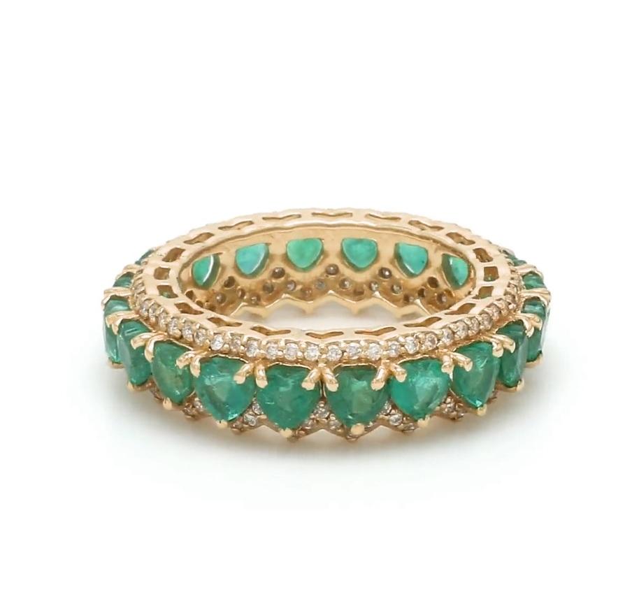 Natural 2.31 cts emerald diamond ring in 14k gold In New Condition For Sale In New York, NY