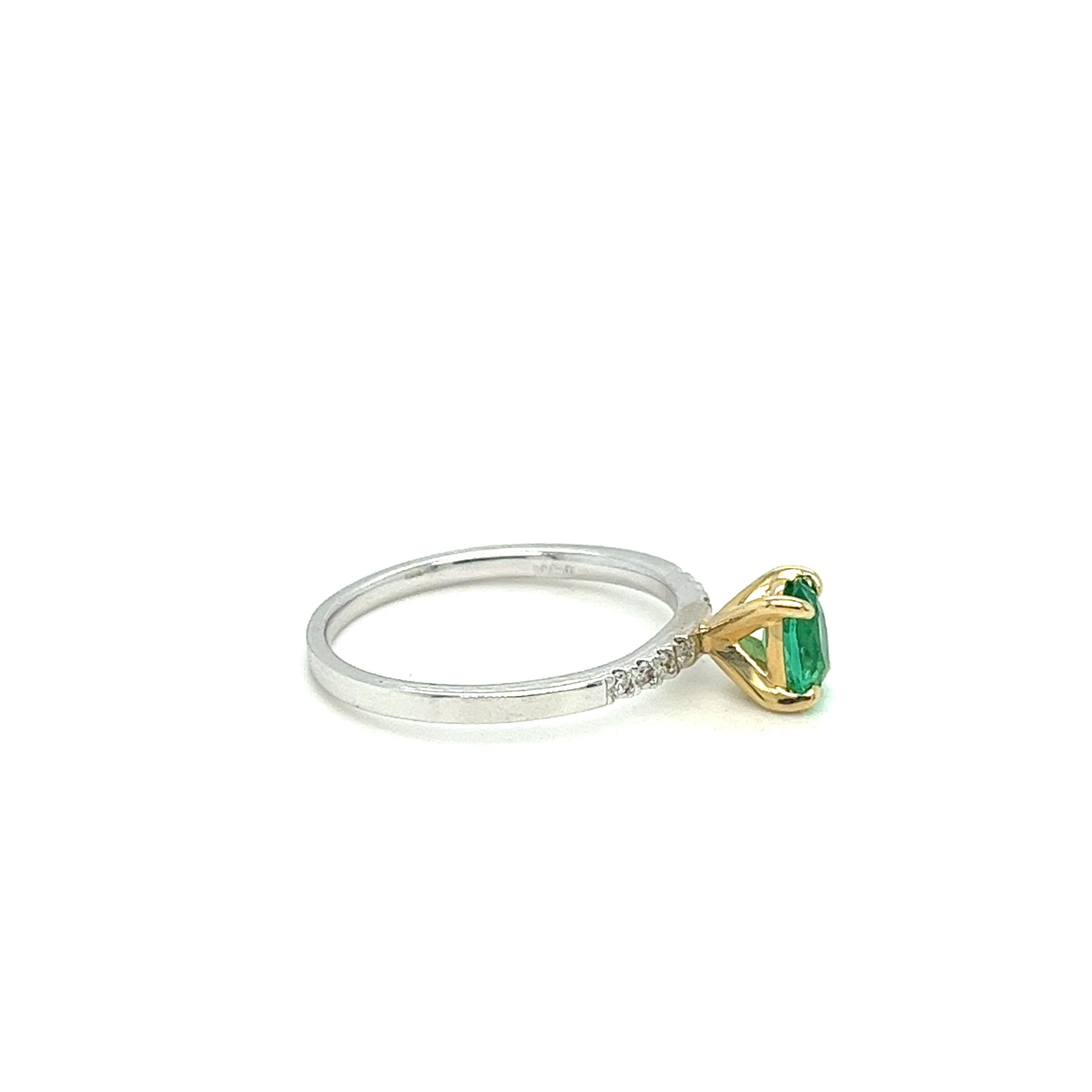 Natürlicher Smaragd-Diamant-Ring aus 14 Karat Gold (Zeitgenössisch) im Angebot