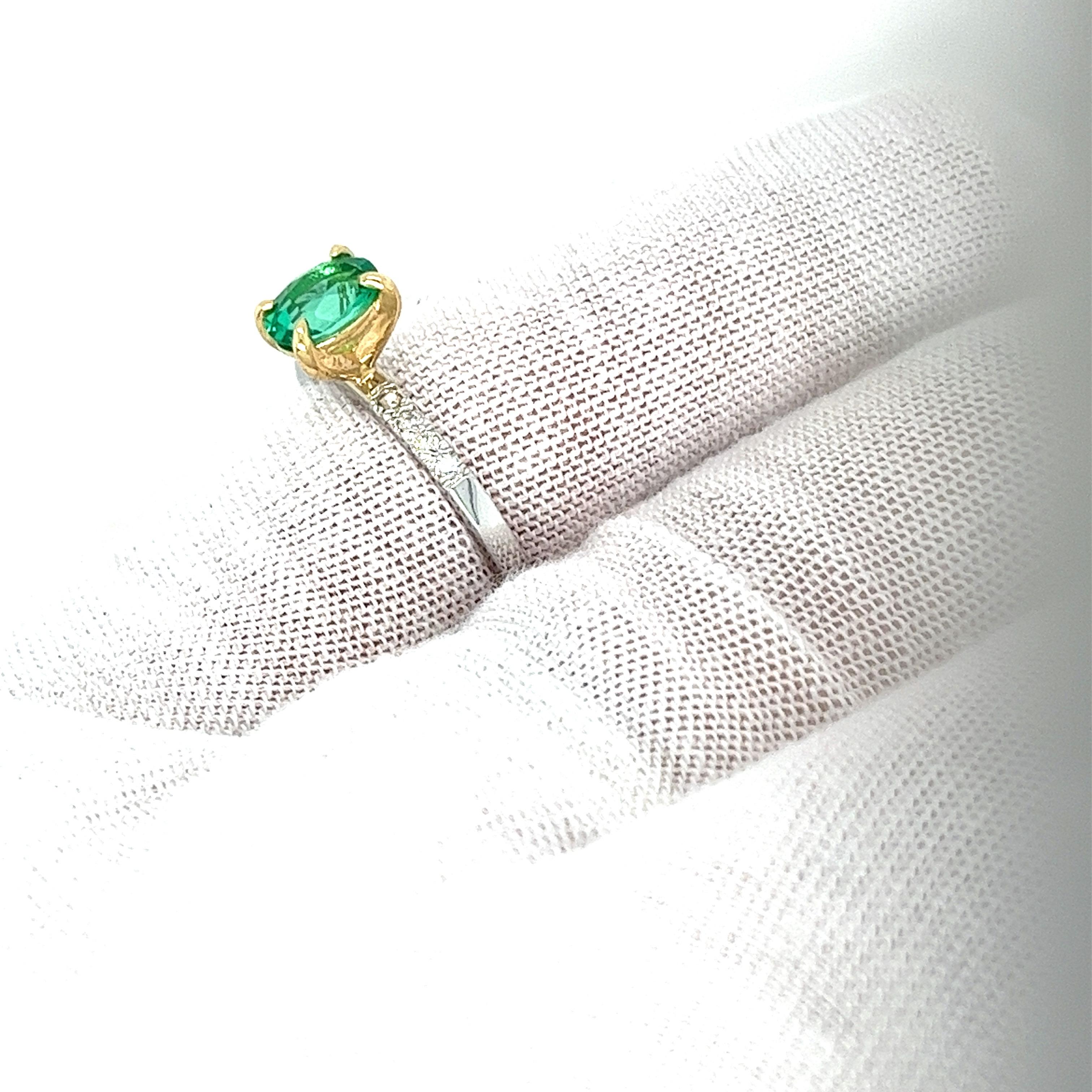 Natürlicher Smaragd-Diamant-Ring aus 14 Karat Gold Damen im Angebot