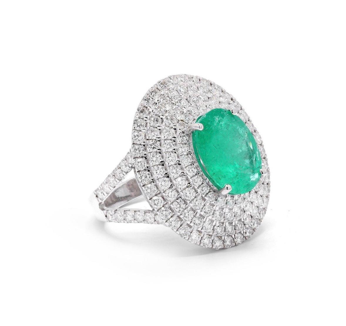 Stein : Smaragd & Diamant
Steingröße: ca. 9X12 MM (± 0,20 MM)
Smaragd Gewicht : 3.21 Karat. Ungefähr.
Steinform : Ovaler Schliff
Steinart : Natürlich

Gewicht der Diamanten: 2,15 Karat. Ungefähr.
Diamantform : Rundschliff
Diamant-Typ :