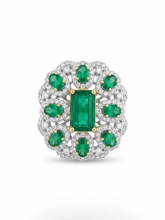 Natural Emerald & Diamond Ring in 18k Gold