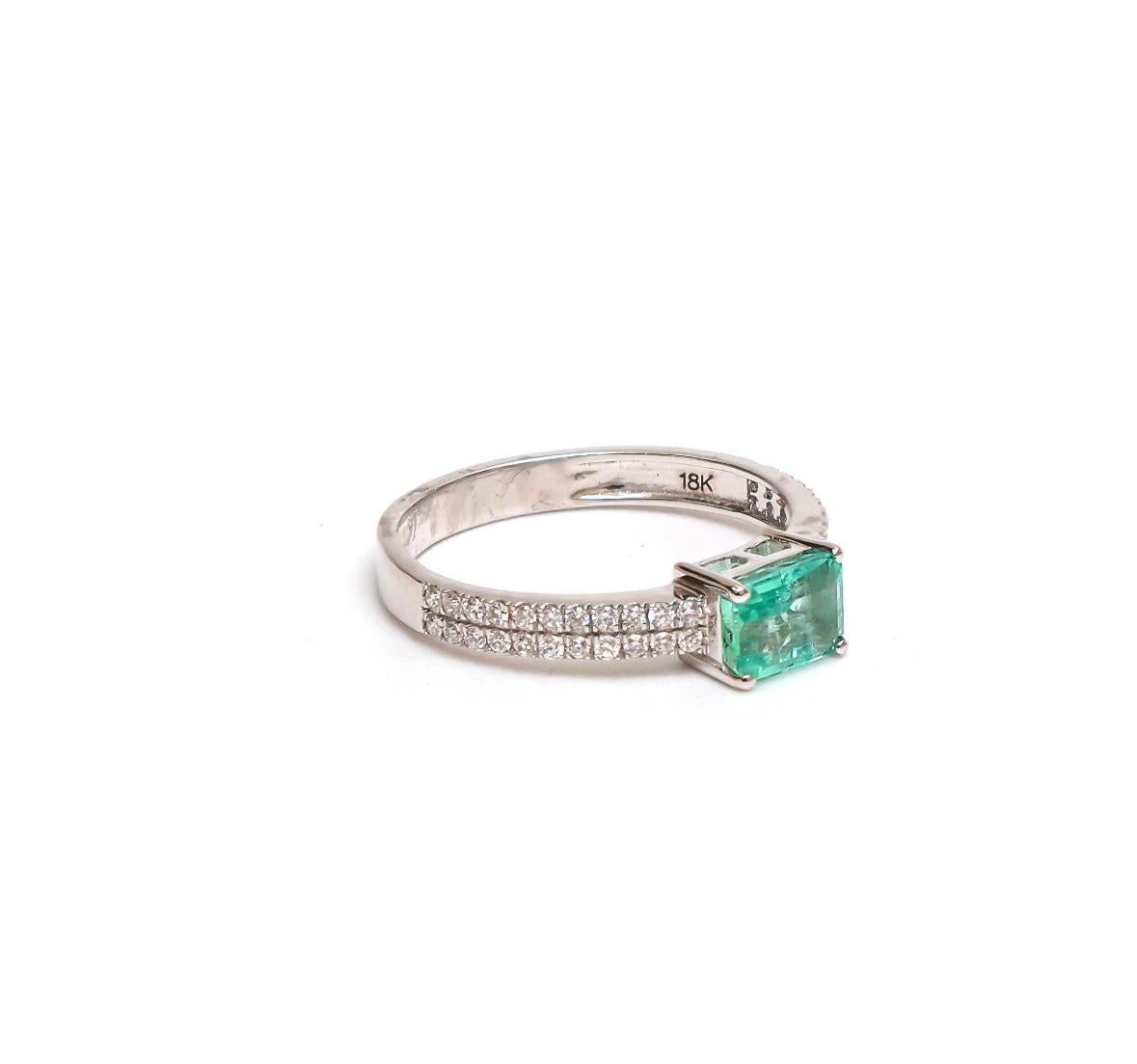 Edelstein : Smaragd

❋ Gewicht des Edelsteins: 0,70 Karat

❋ Edelsteinform : Smaragdschliff

❋ Edelstein-Typ : Natürlich


➡️DIAMOND DETAILS :

❋ Gewicht des Diamanten: 0,21 Karat

❋ Diamantform : Rundschliff

❋ Farbe und Reinheit des Diamanten: FG