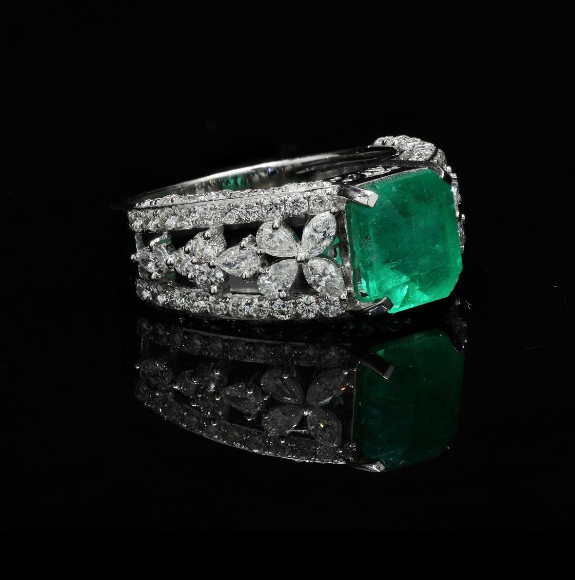 Stein : Smaragd & Diamant 

 Steingröße: ca. 8x7 MM (± 0,20 MM)

 Steinform : Oktagon-Schliff

 Gewicht des Steins: 2,10 Karat. Ungefähr.

 Steinfarbe : Wie im Bild gezeigt

 Steinart : Natürlich



 Gewicht des Diamanten: 1,45 Karat. Ungefähr.

