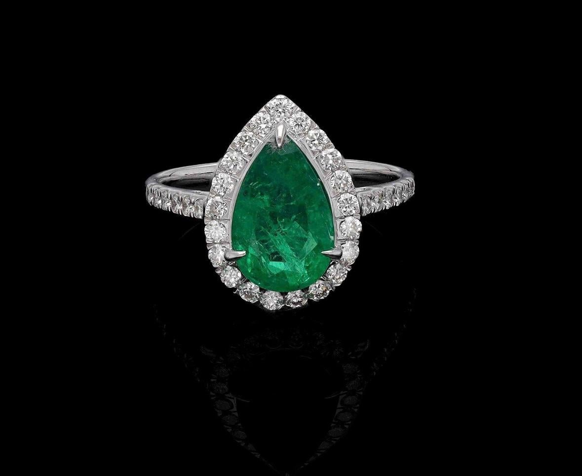 Stein : Natürlicher Smaragd & Diamant 

 Steingröße: ca. 7x11 MM (± 0,20 MM)

 Steinform : Birnenschliff

 Smaragd Gewicht : 1,97 Karat. Ungefähr.

 Steinfarbe : Wie im Bild gezeigt

 Steinart : Natürlich



 Gewicht des Diamanten: 0,44 Karat.