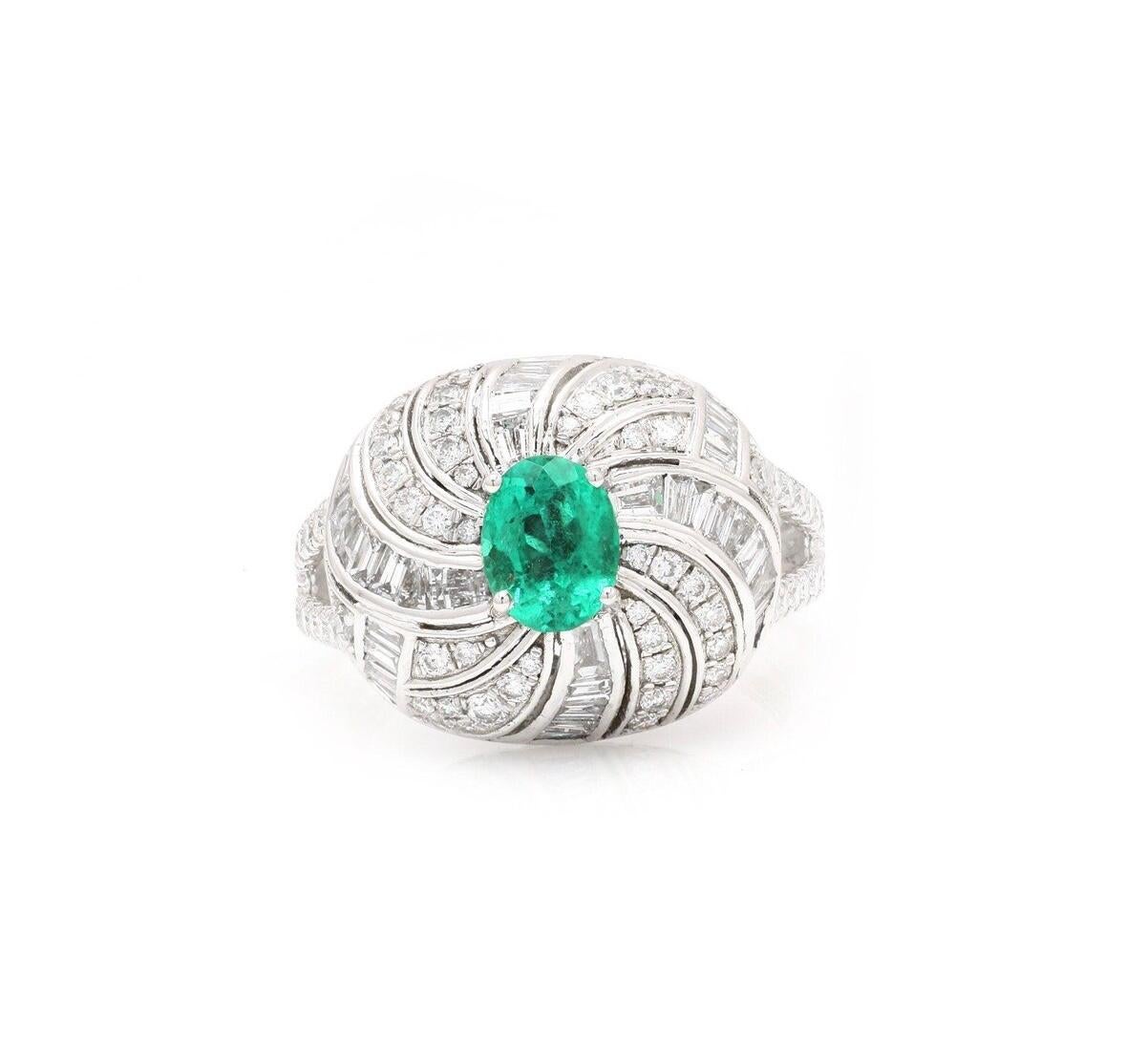 Stone : Natural Emerald & Diamond 

 Stone Size : 6x5 MM Approx. (± 0.20 MM)

 Stone Shape : Octagon & Round Cut

 Stone Color : As Shown In Picture

 Stone Weight : 0.72 Cts. Approx.



 Diamond Weight : 1.19 Cts. Approx.

 Diamond Quality : FG VS