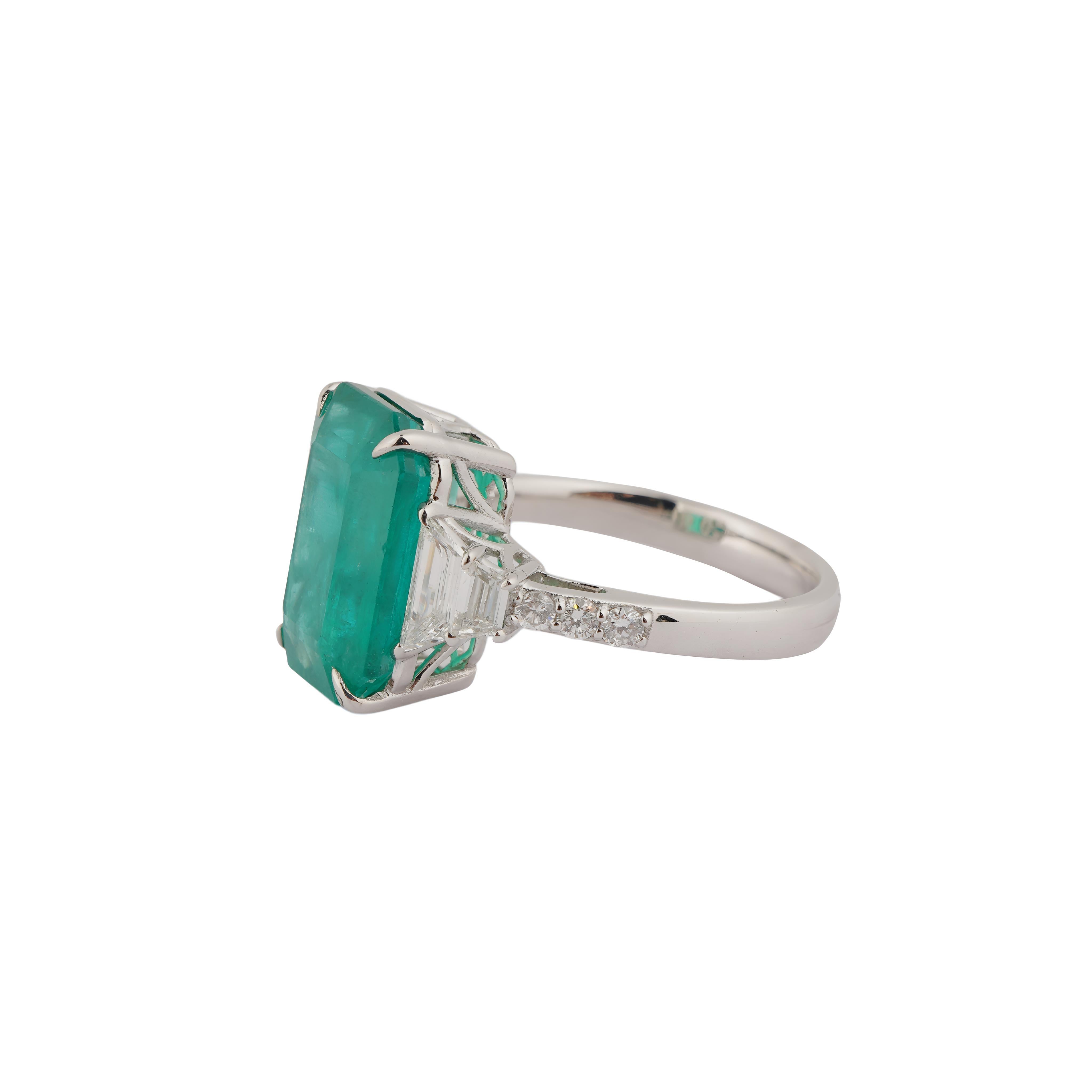 Natural zambian  high quality emerald diamond ring in 18k gold In condizioni Nuovo in vendita a jaipur, IN