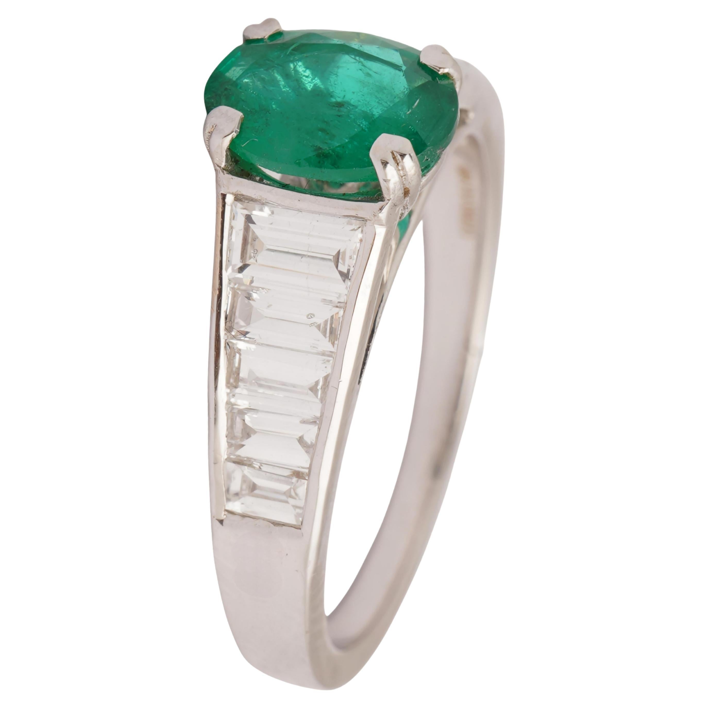 GW=3.936gm
NW=3.532gm
diamond baguette=0.96cts
emerald=1.06cts

FOLLOW US ON INSTA (divinejewellerylounge)