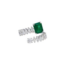 Natural Emerald & Diamond Ring in 18k Gold