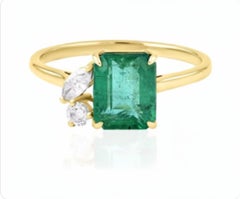 Natural Emerald & Diamond Ring in 18k Gold