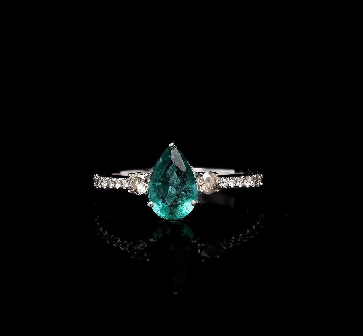 Natural Emerald & Diamond Ring in 18k Gold (Asscher-Schliff) im Angebot