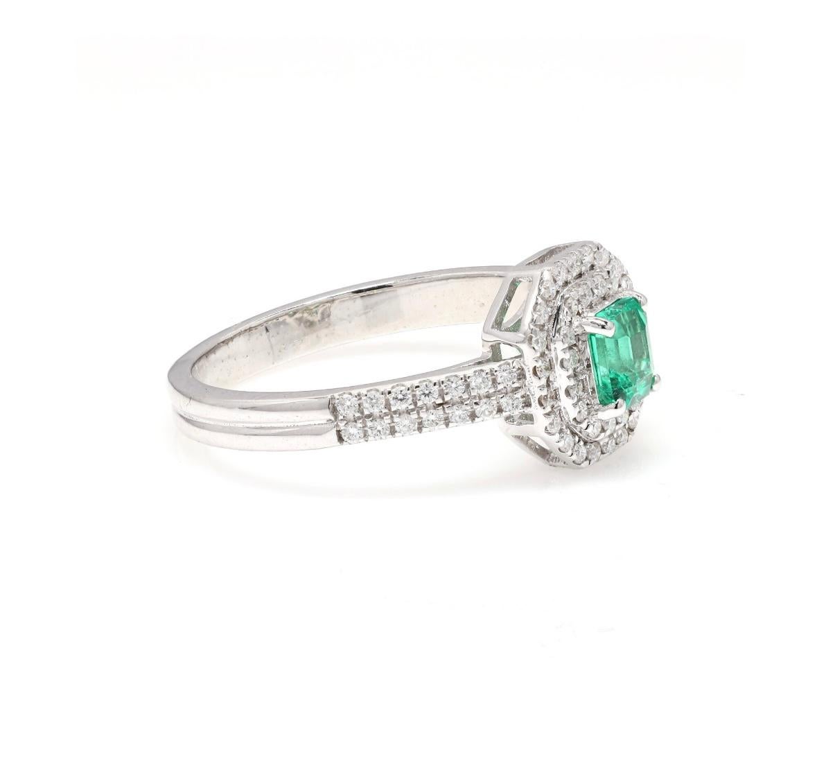 Natürlicher Smaragd-Diamantring aus 18 Karat Gold (Smaragdschliff) im Angebot