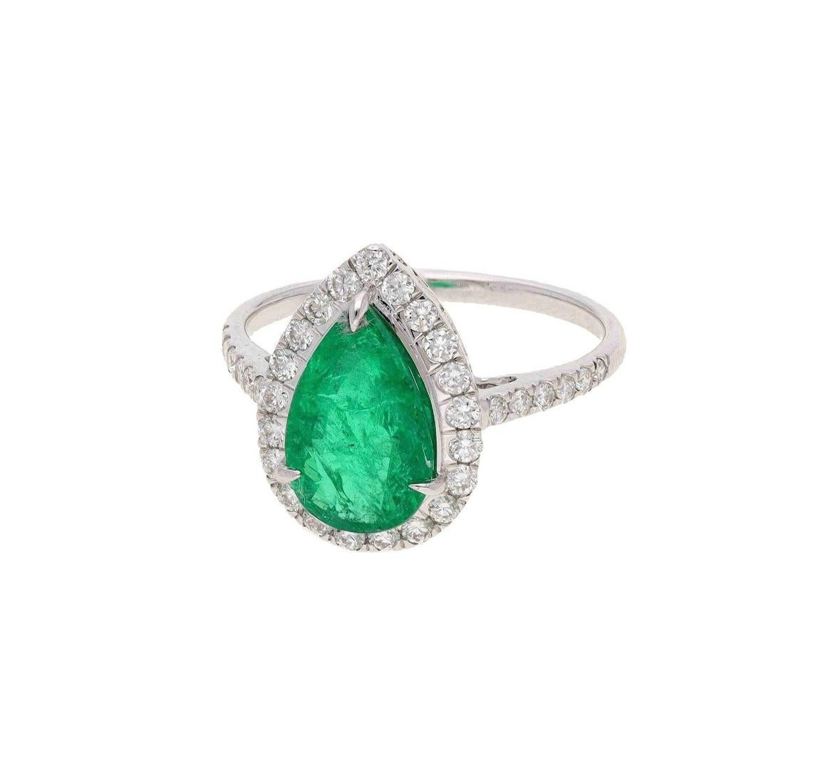 Natürlicher Smaragd-Diamantring aus 18 Karat Gold (Smaragdschliff) im Angebot