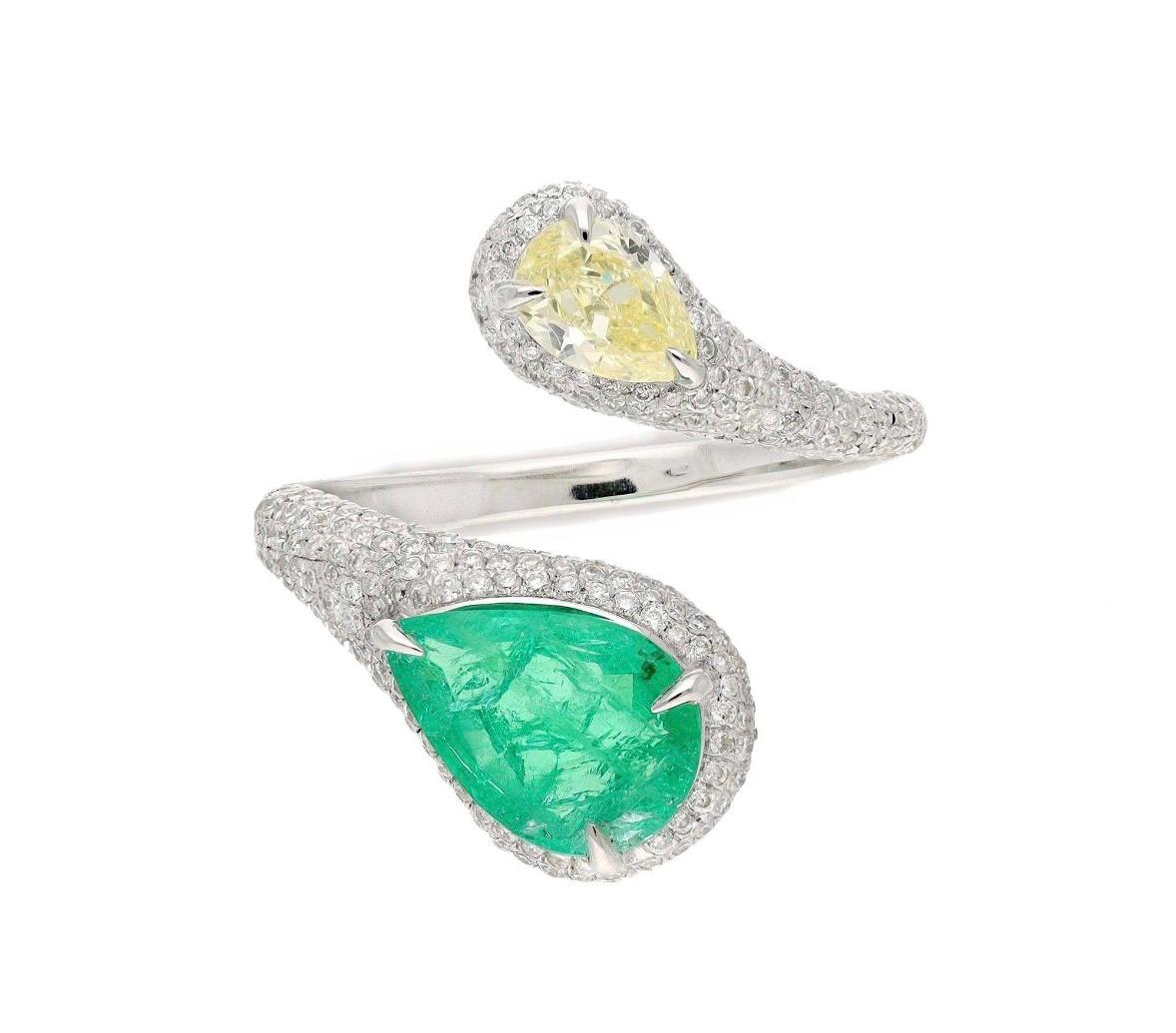 Natürlicher Smaragd-Diamant-Ring in 18k Gold (Smaragdschliff) im Angebot