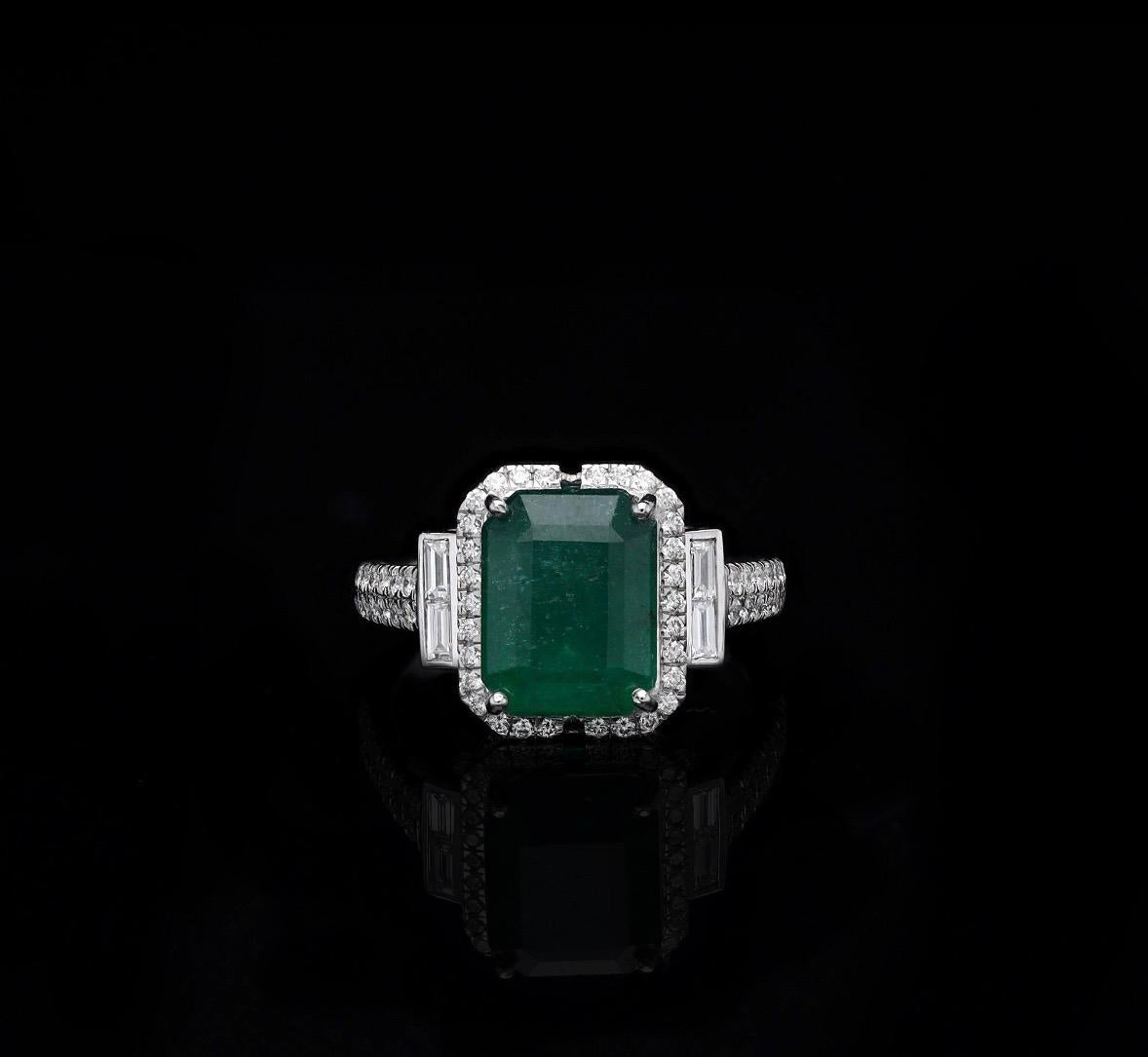 Natürlicher Smaragd-Diamant-Ring in 18k Gold (Smaragdschliff) im Angebot