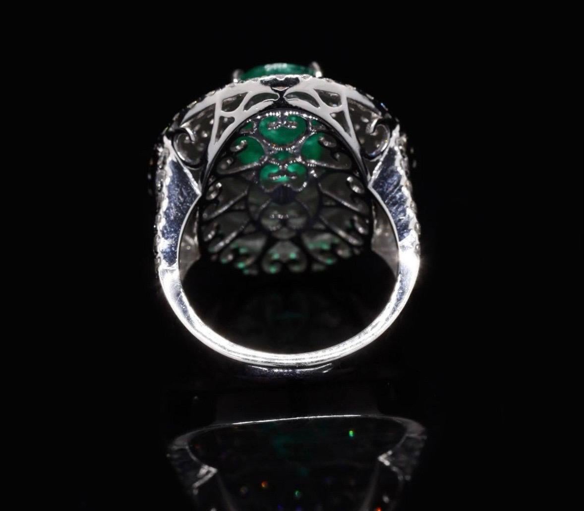 Natürlicher Smaragd-Diamant-Ring in 18k Gold im Zustand „Neu“ im Angebot in New York, NY