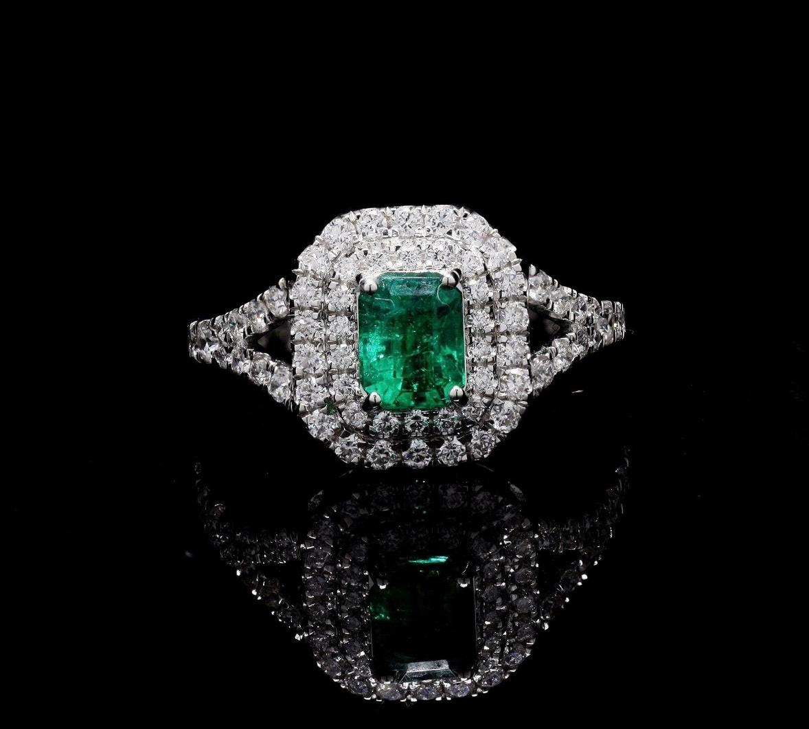 Natural Colombian Emerald & Diamond Ring in 18k Gold im Zustand „Neu“ im Angebot in New York, NY