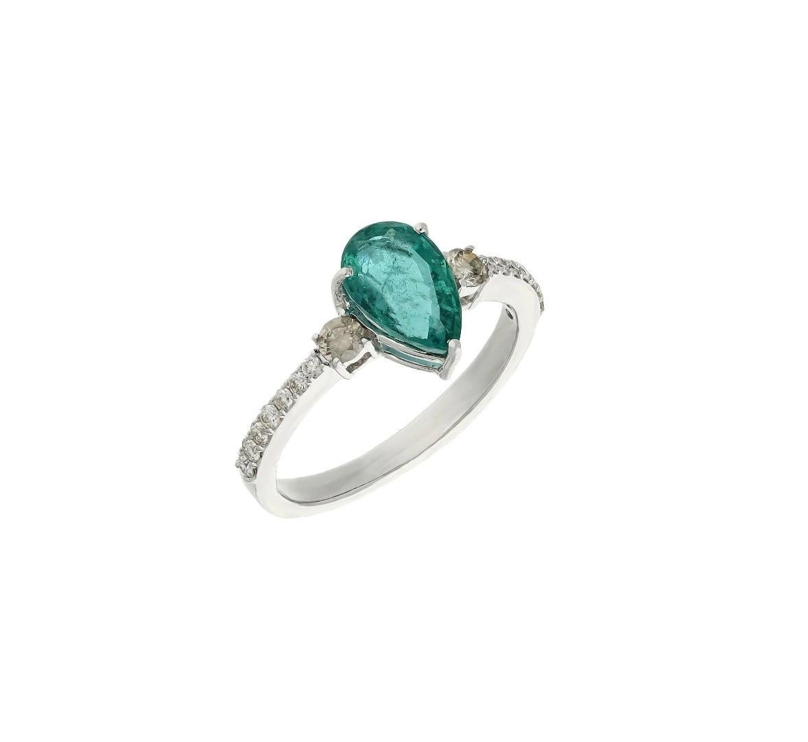 Natural Emerald & Diamond Ring in 18k Gold im Zustand „Neu“ im Angebot in New York, NY