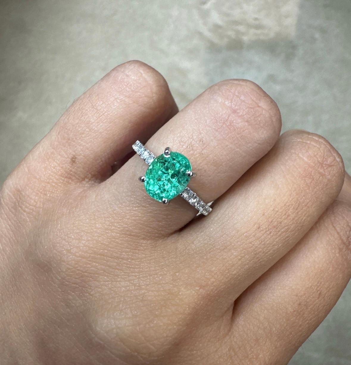 Natürlicher Smaragd-Diamantring aus 18 Karat Gold im Zustand „Neu“ im Angebot in jaipur, IN