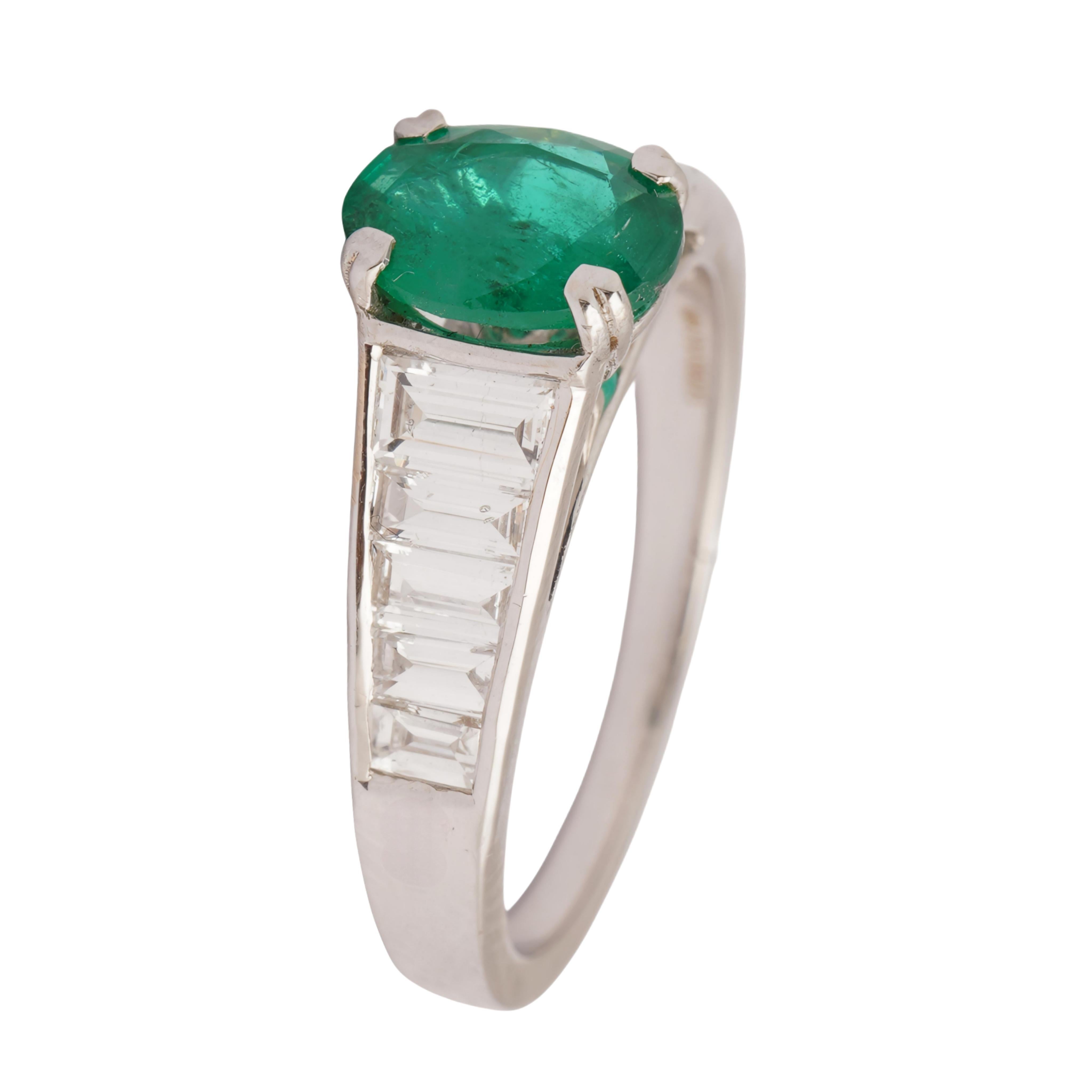 Natural emerald diamond ring in 18k gold In condizioni Nuovo in vendita a jaipur, IN
