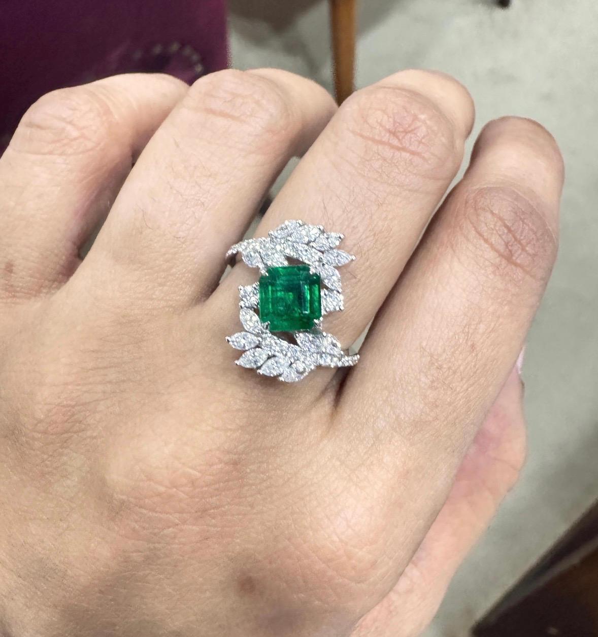 Natürlicher Smaragd-Diamant-Ring in 18k Gold im Zustand „Neu“ im Angebot in jaipur, IN