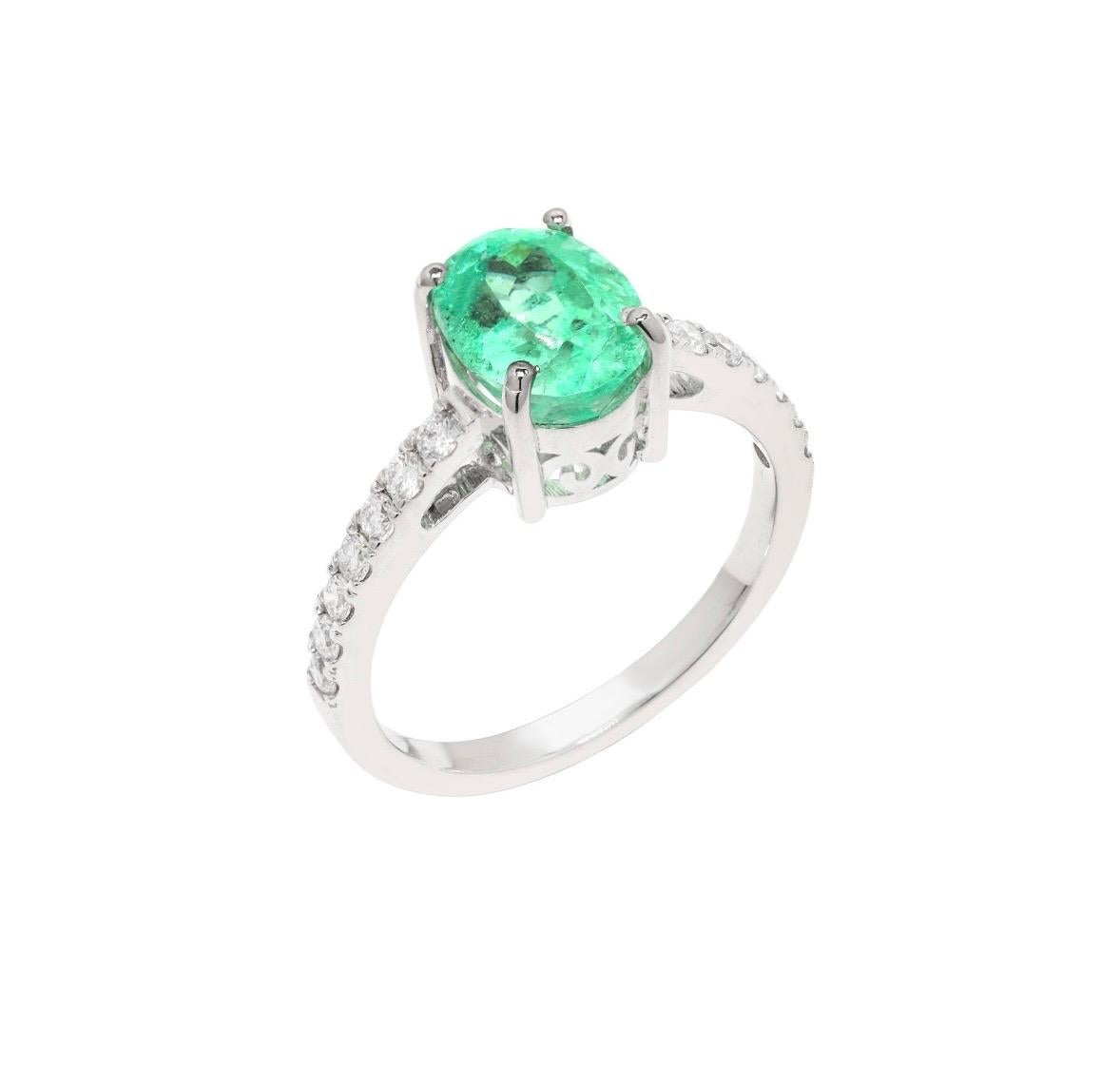 Natural Emerald Diamond Ring in 18k Gold In condizioni Nuovo in vendita a jaipur, IN