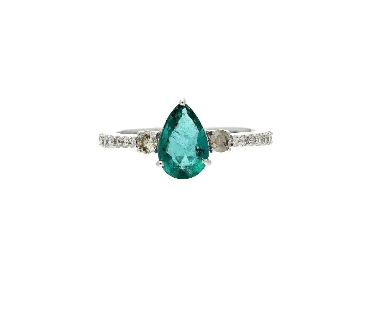 Natural Emerald & Diamond Ring in 18k Gold Damen im Angebot