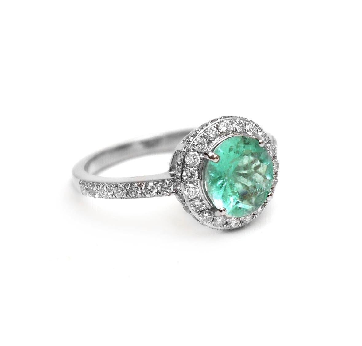 Natürlicher Smaragd-Diamantring aus 18 Karat Gold Damen im Angebot