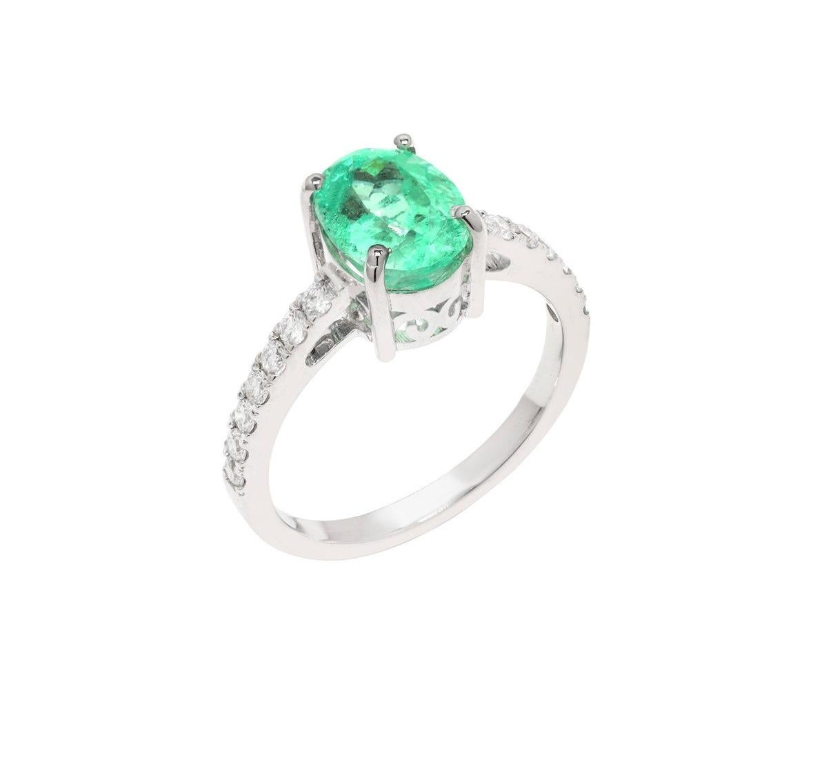 Natürlicher Smaragd-Diamantring aus 18 Karat Gold Damen im Angebot