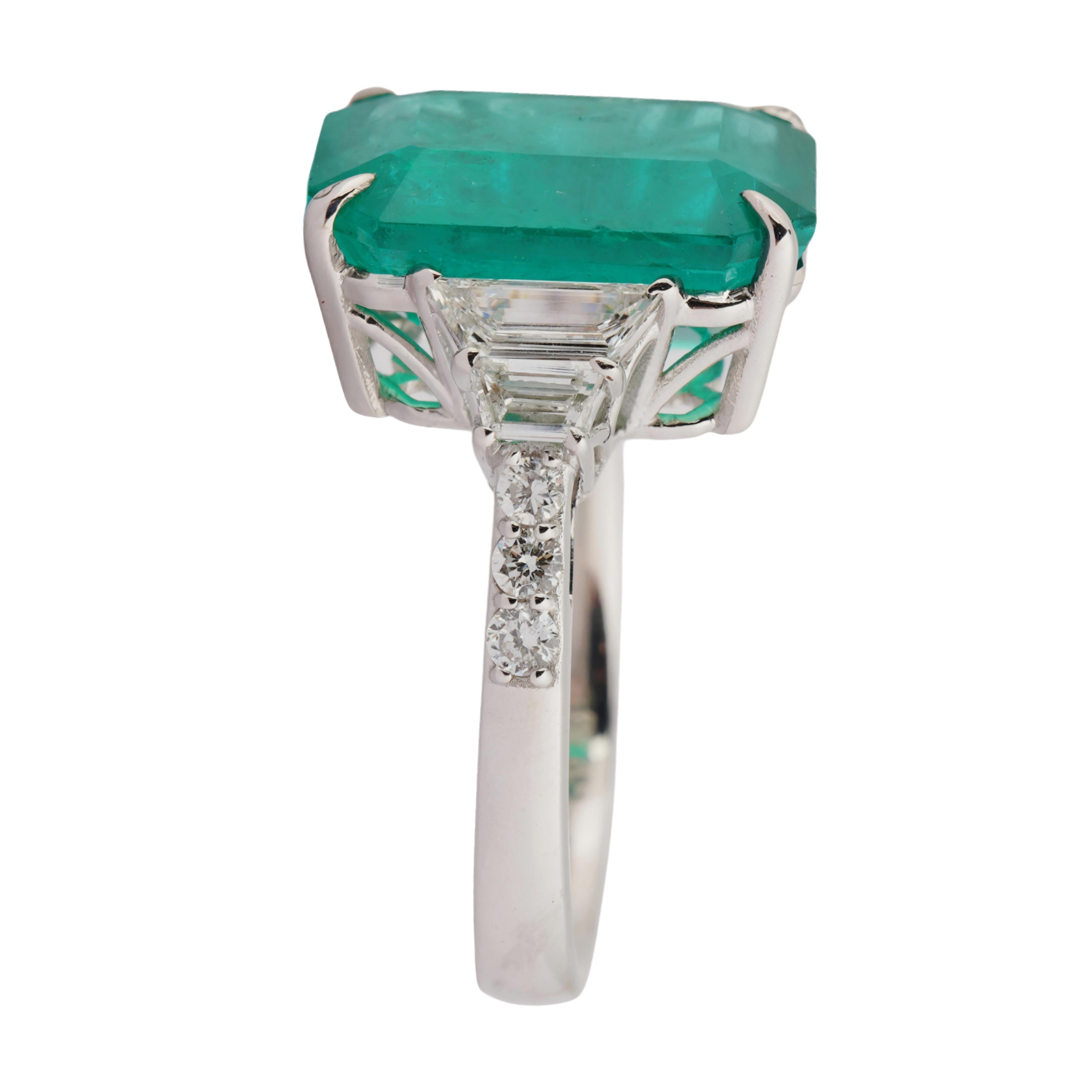 Donna Natural zambian  high quality emerald diamond ring in 18k gold in vendita