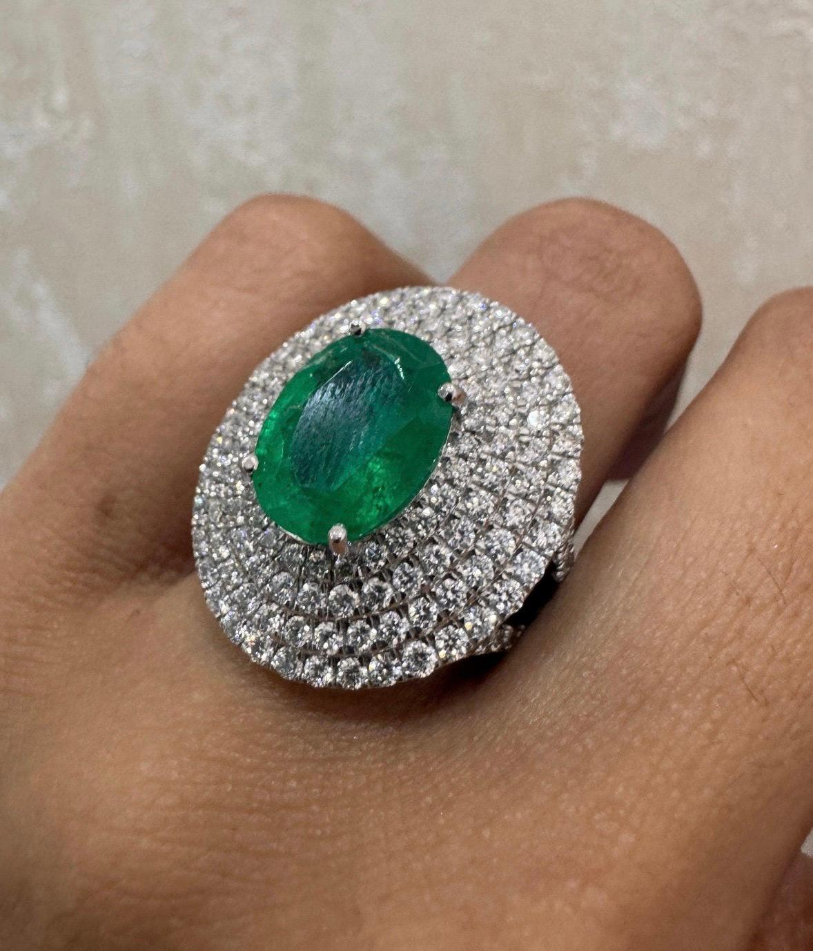 Natürlicher Smaragd-Diamant-Ring in 18k Gold im Angebot 1