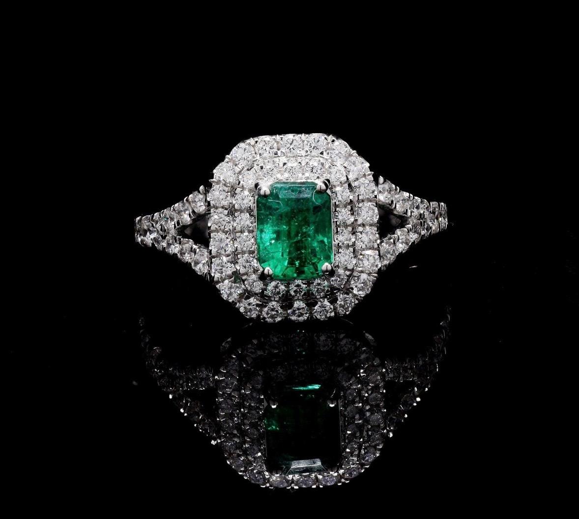 Natural Colombian Emerald & Diamond Ring in 18k Gold im Angebot 1
