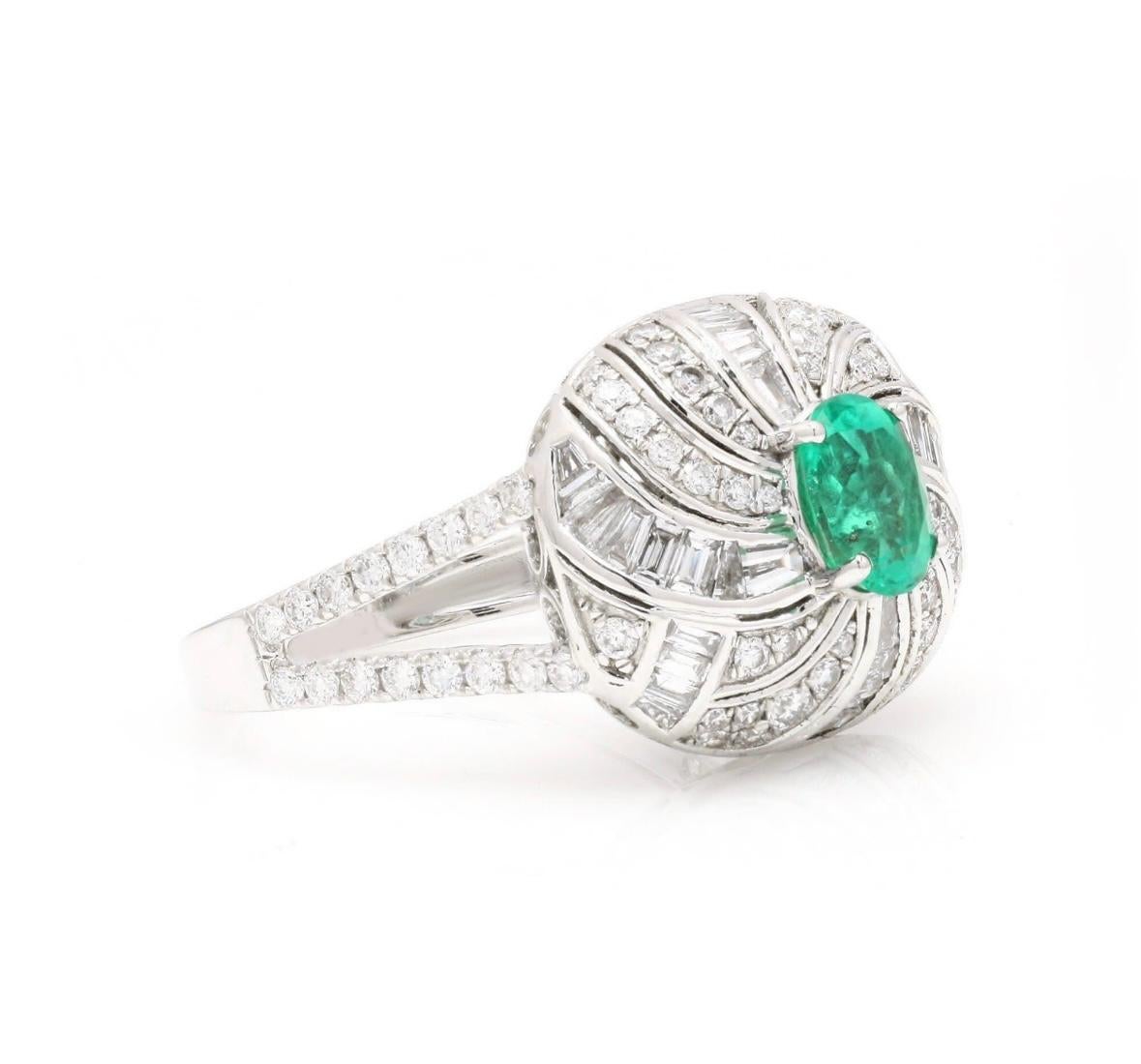 Natural emerald diamond ring in 18k gold For Sale 1