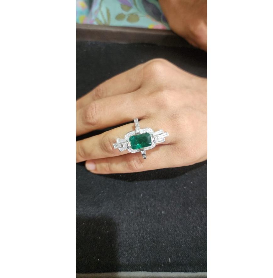 Natural zambian emerald diamond ring in 18k gold im Angebot 1