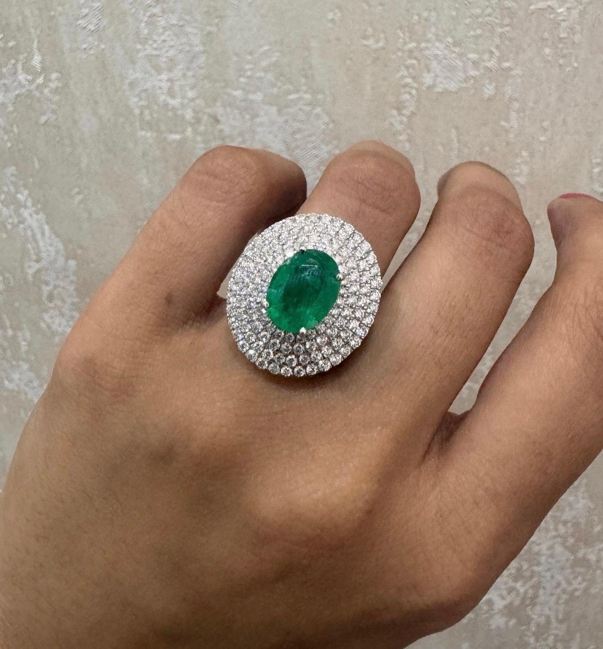 Natürlicher Smaragd-Diamant-Ring in 18k Gold im Angebot 2