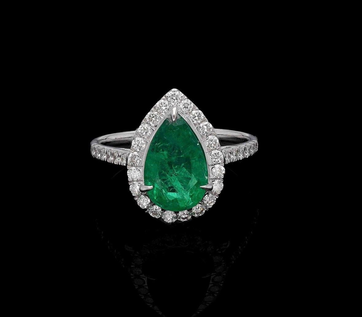 Natürlicher Smaragd-Diamantring aus 18 Karat Gold im Angebot 2