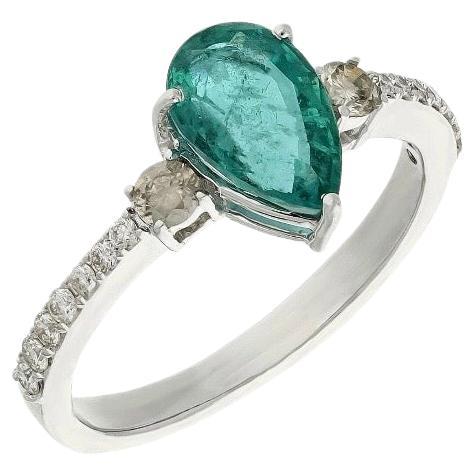 Natural Emerald
Diamond Ring in 18k Gold