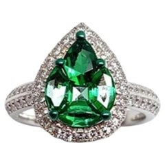 Natural Emerald & Diamond Ring in 18k Gold