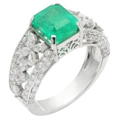 Natural emerald diamond ring in 18k gold
