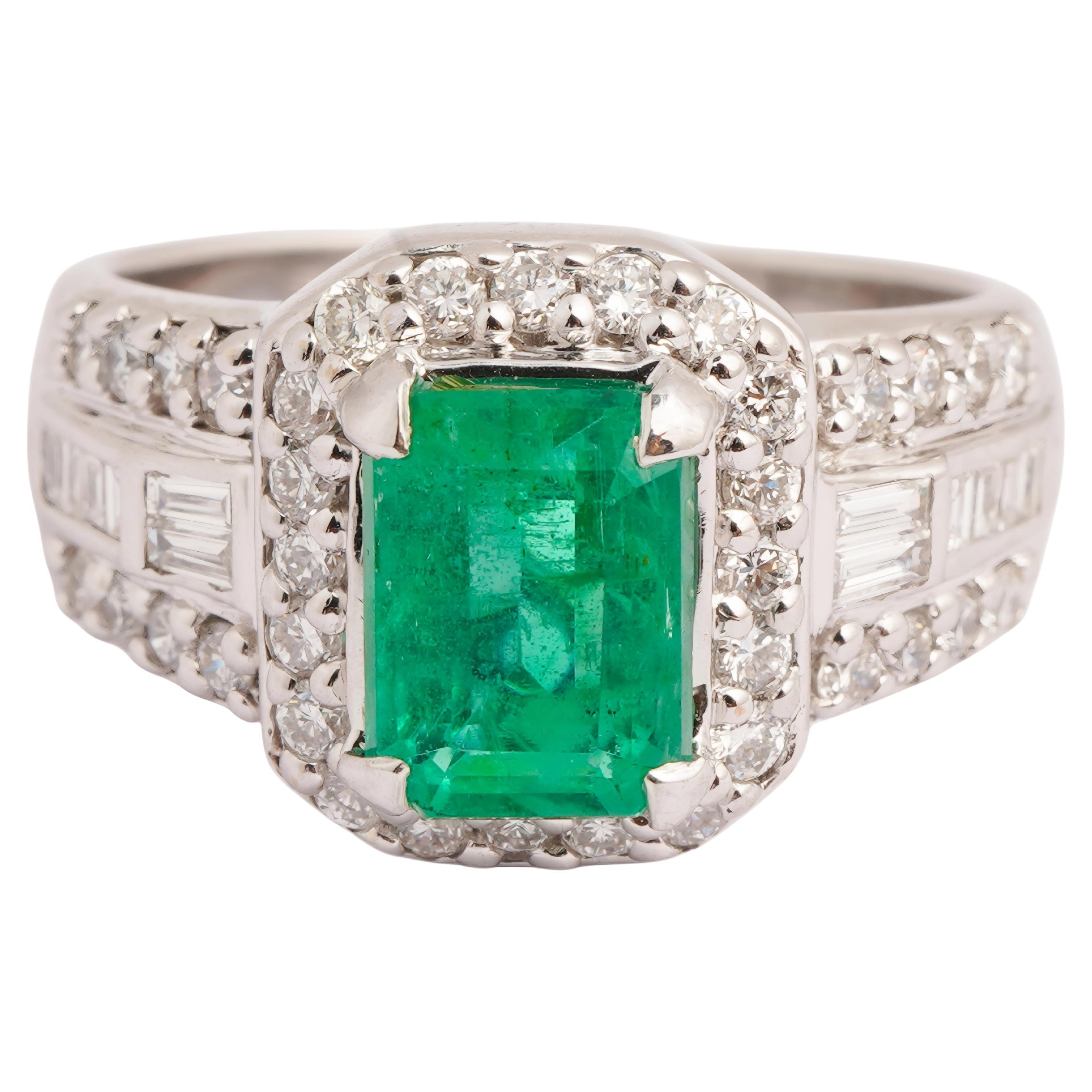 Natural emerald diamond ring in 18k gold
