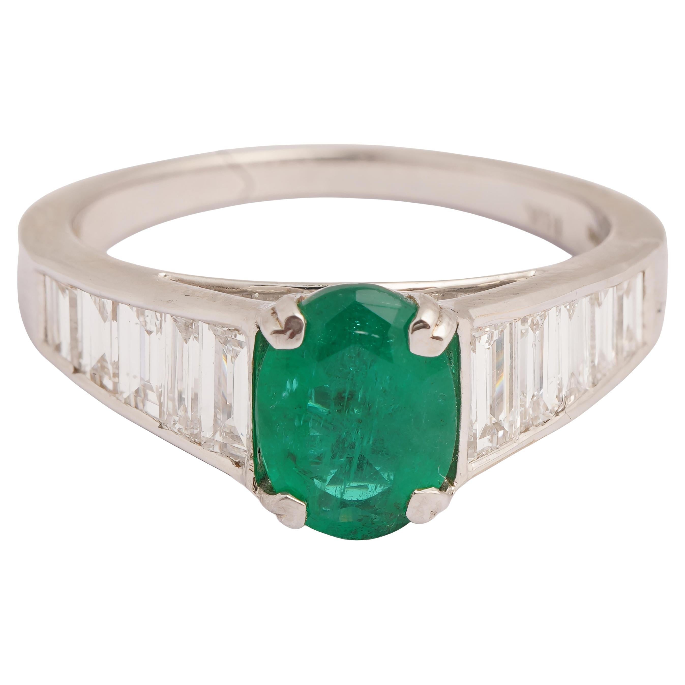 Natural emerald diamond ring in 18k gold