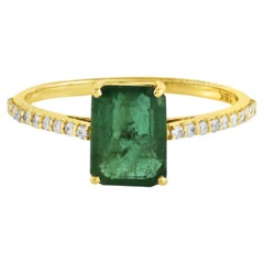 Natural Emerald & Diamond Ring in 18k Gold