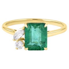 Natural Emerald & Diamond Ring in 18k Gold